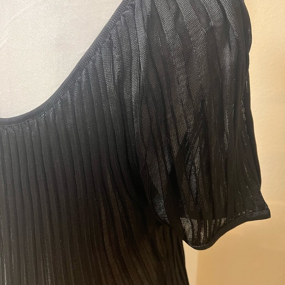 WHITE HOUSE BLACK MARKET TOP SIZE M. - Picture 7 of 12